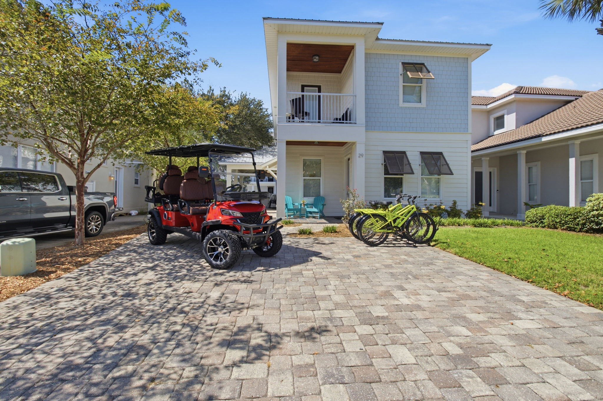 5 bed/4.5 bath beach house with golf cart and bikes