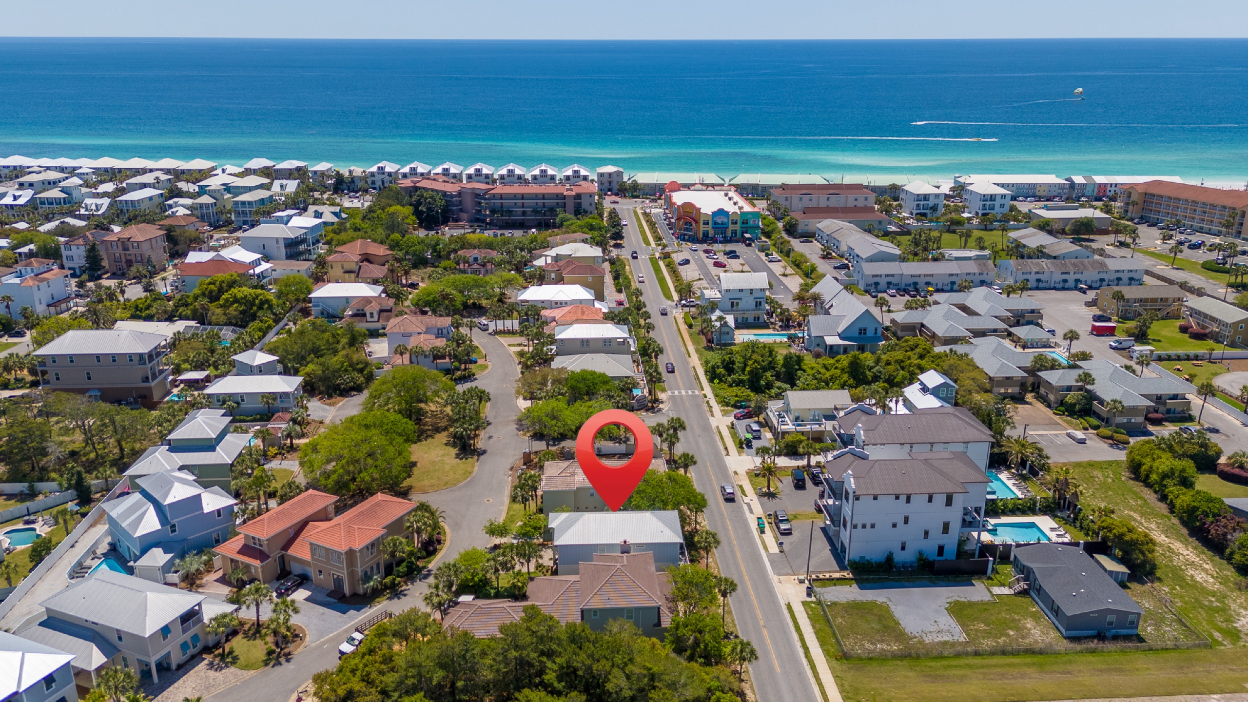 Located 1.5 blocks to private beach