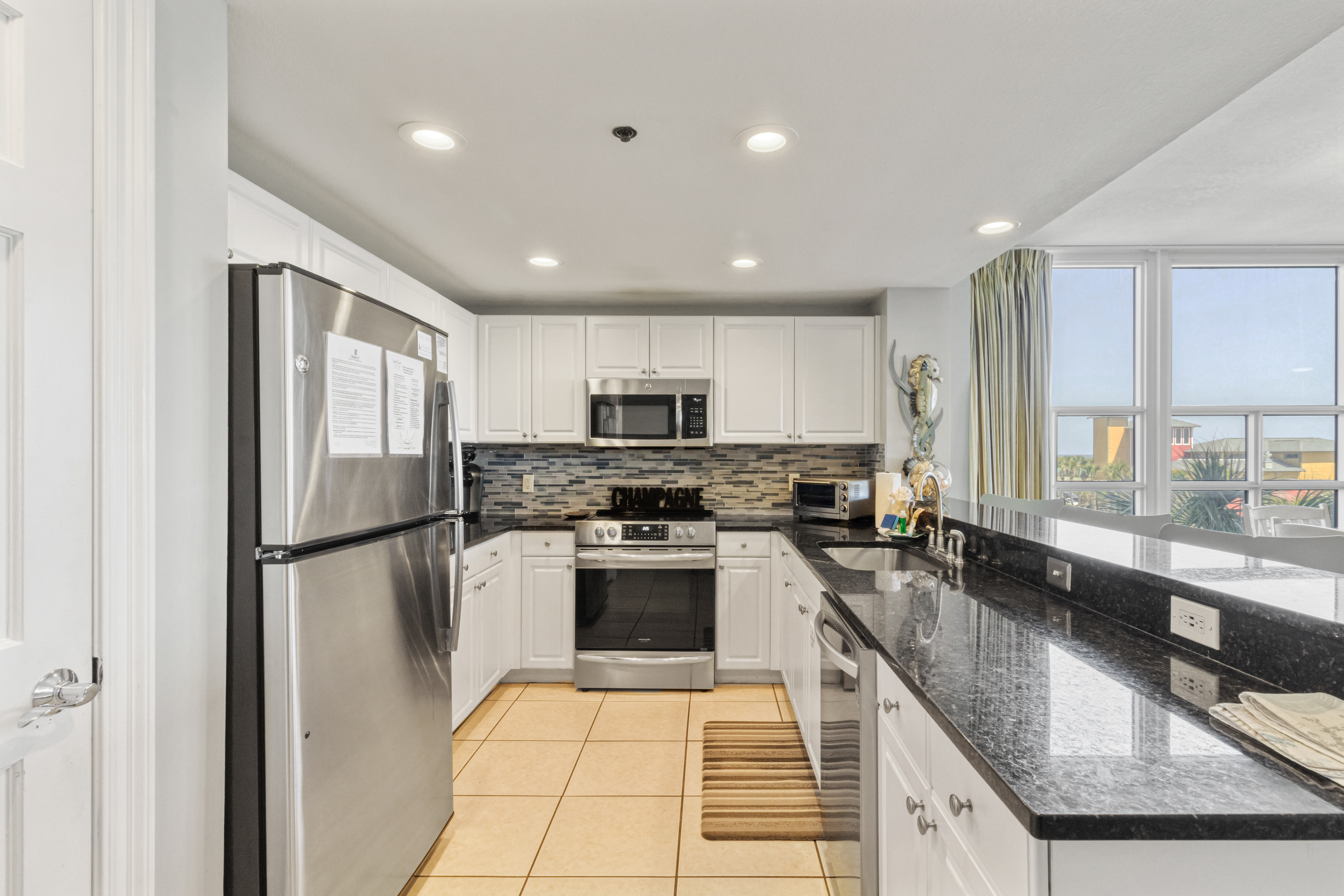 Fully equipped kitchen