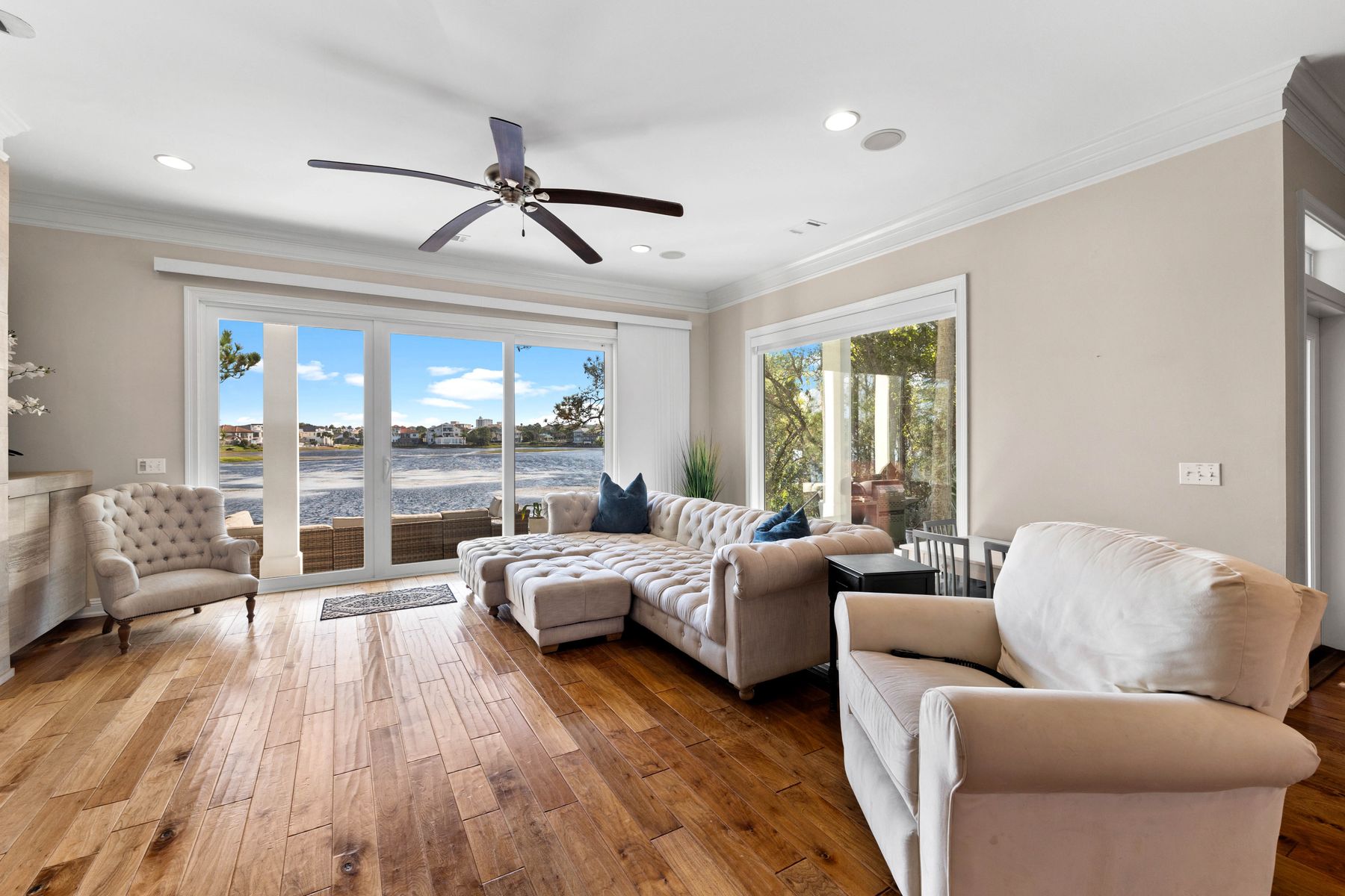 Enjoy electric blinds to see the views