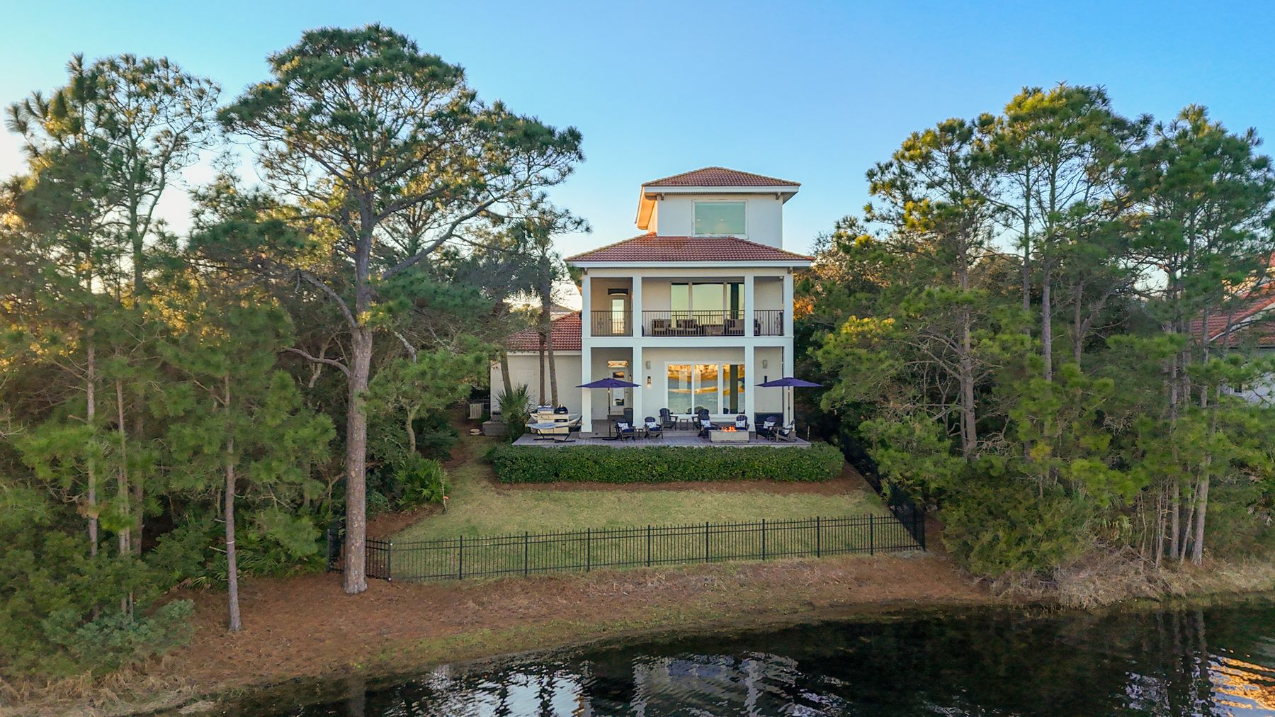 Wonderful beach home on the lake
