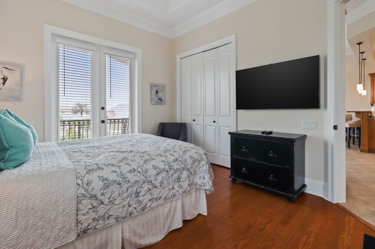 Third floor queen suite