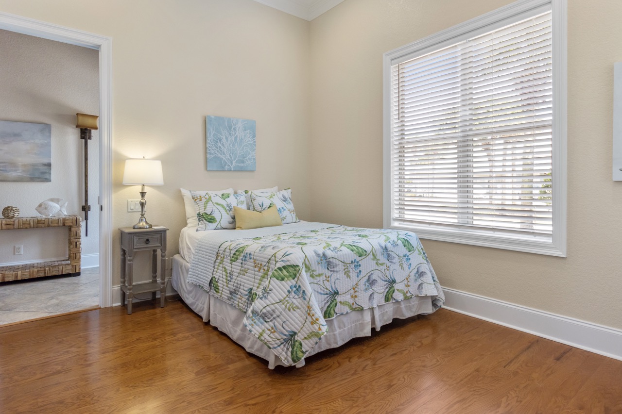 First floor queen suite