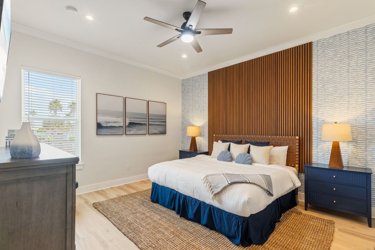 Guest king bedroom 2 with ensuite - second floor