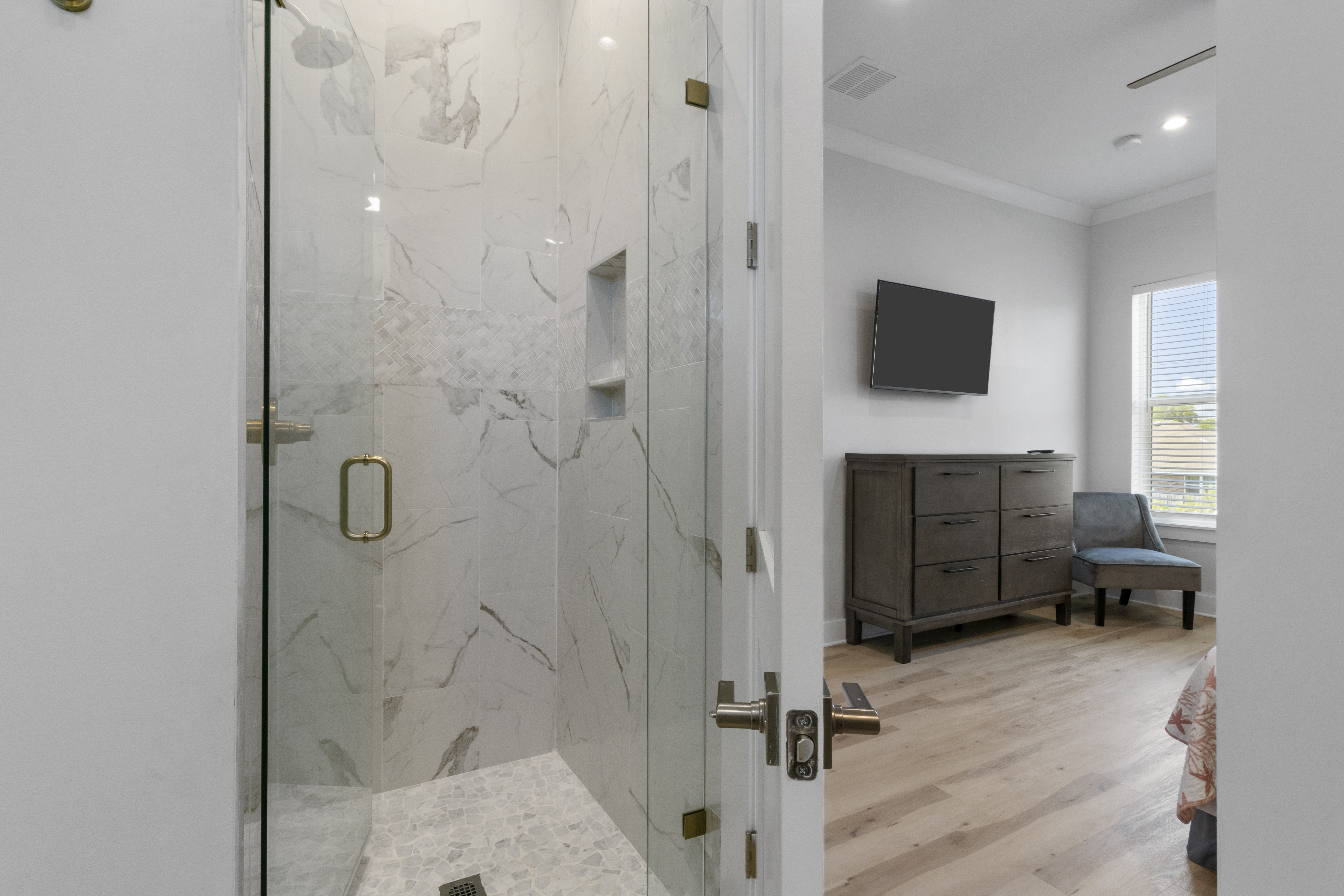 Ensuite walk-in shower