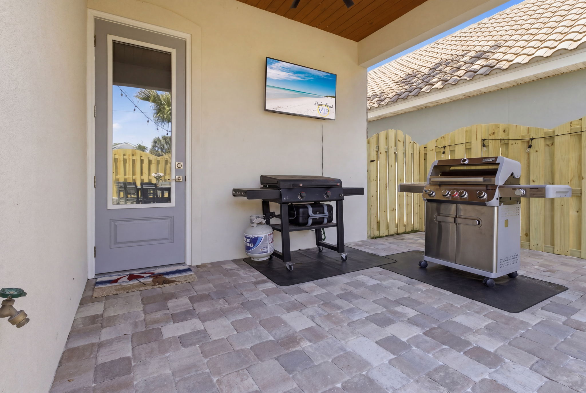 Equipped with a gas grill and Blackstone grill