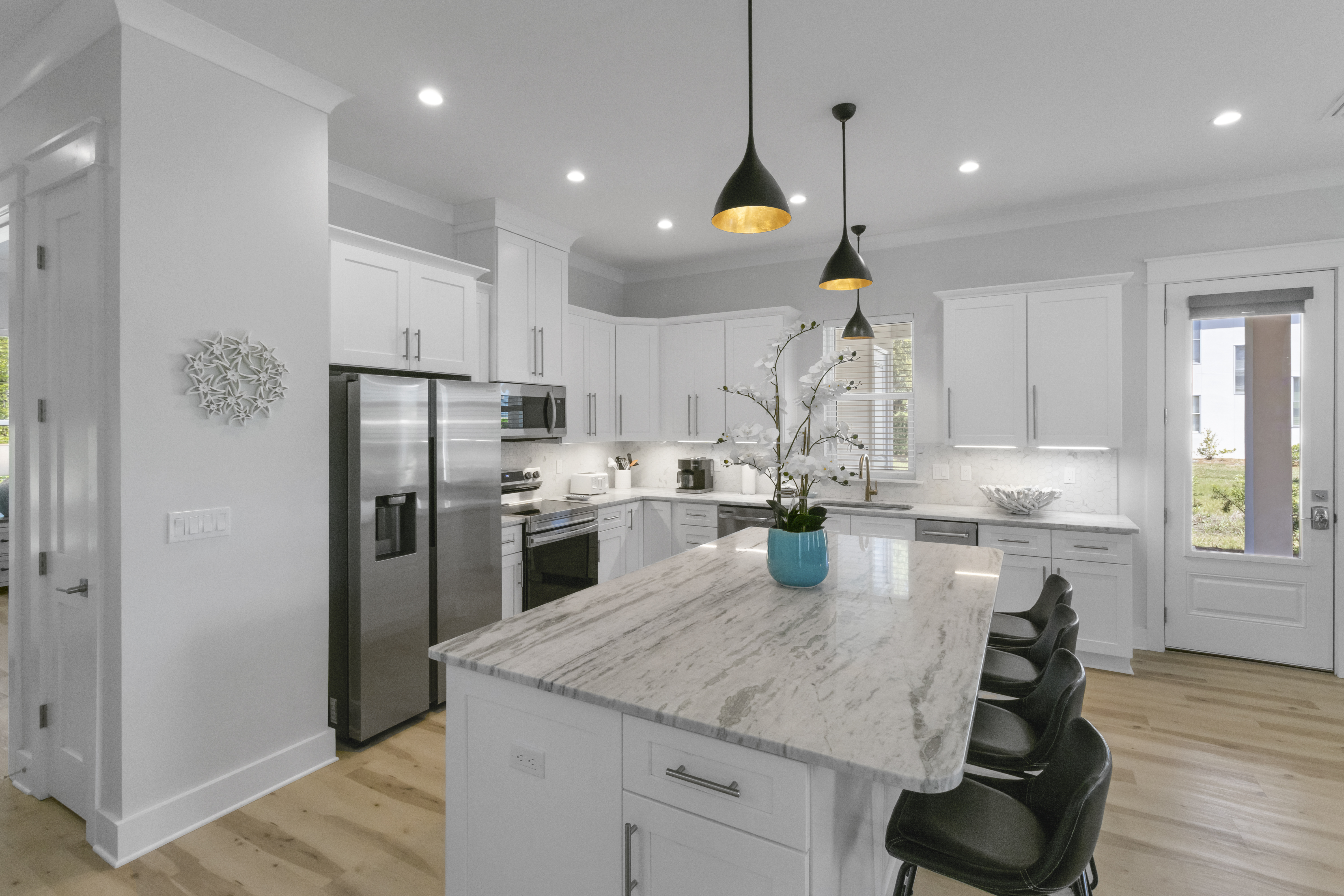 Spacious kitchen island