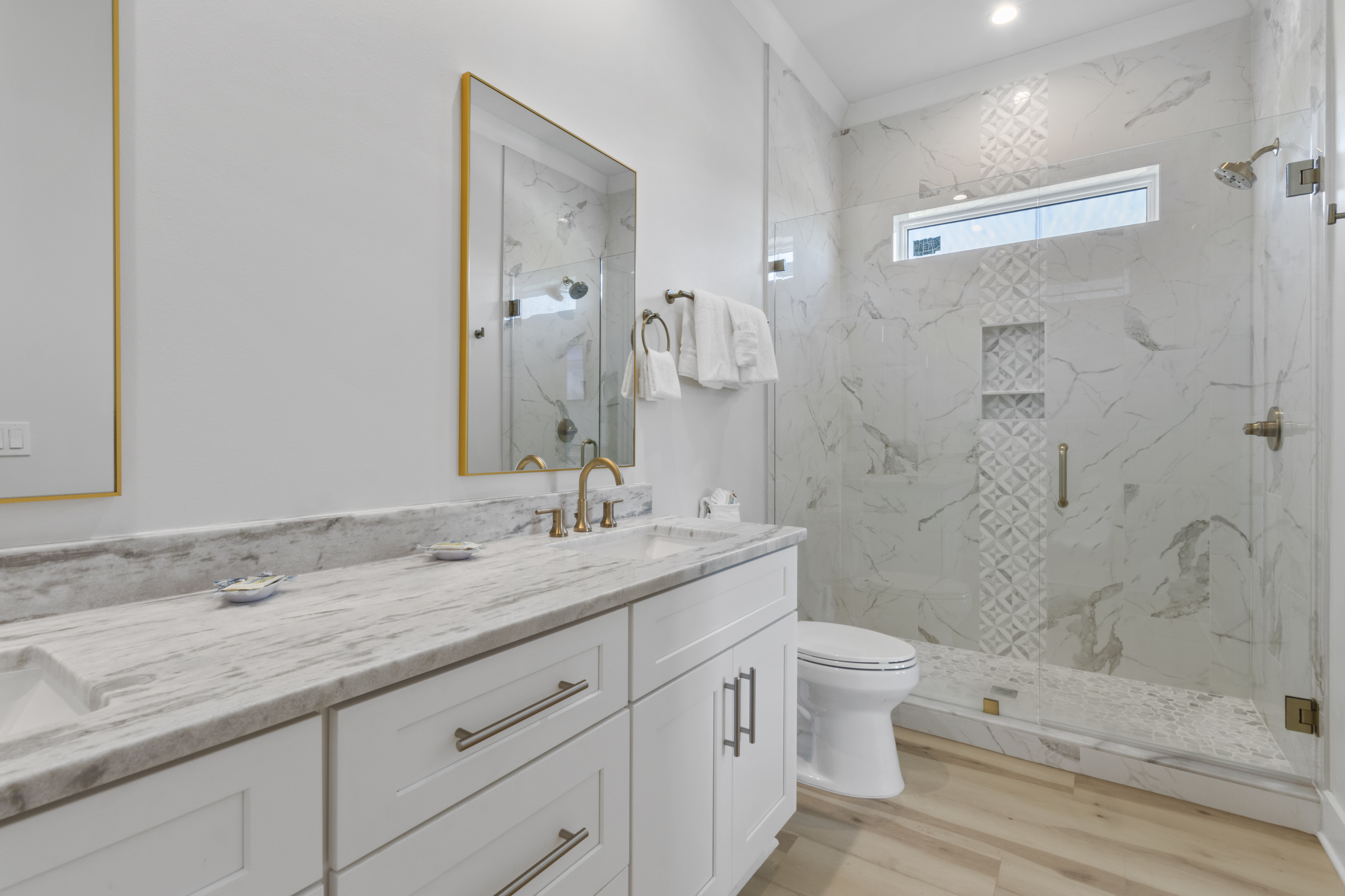 Double vanity ensuite