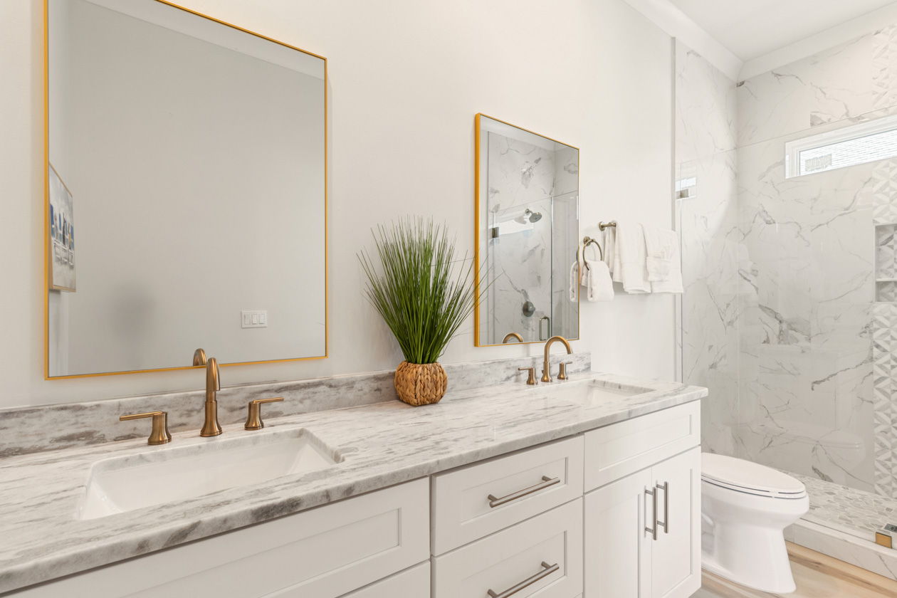 Guest king bedroom 1 ensuite double vanity