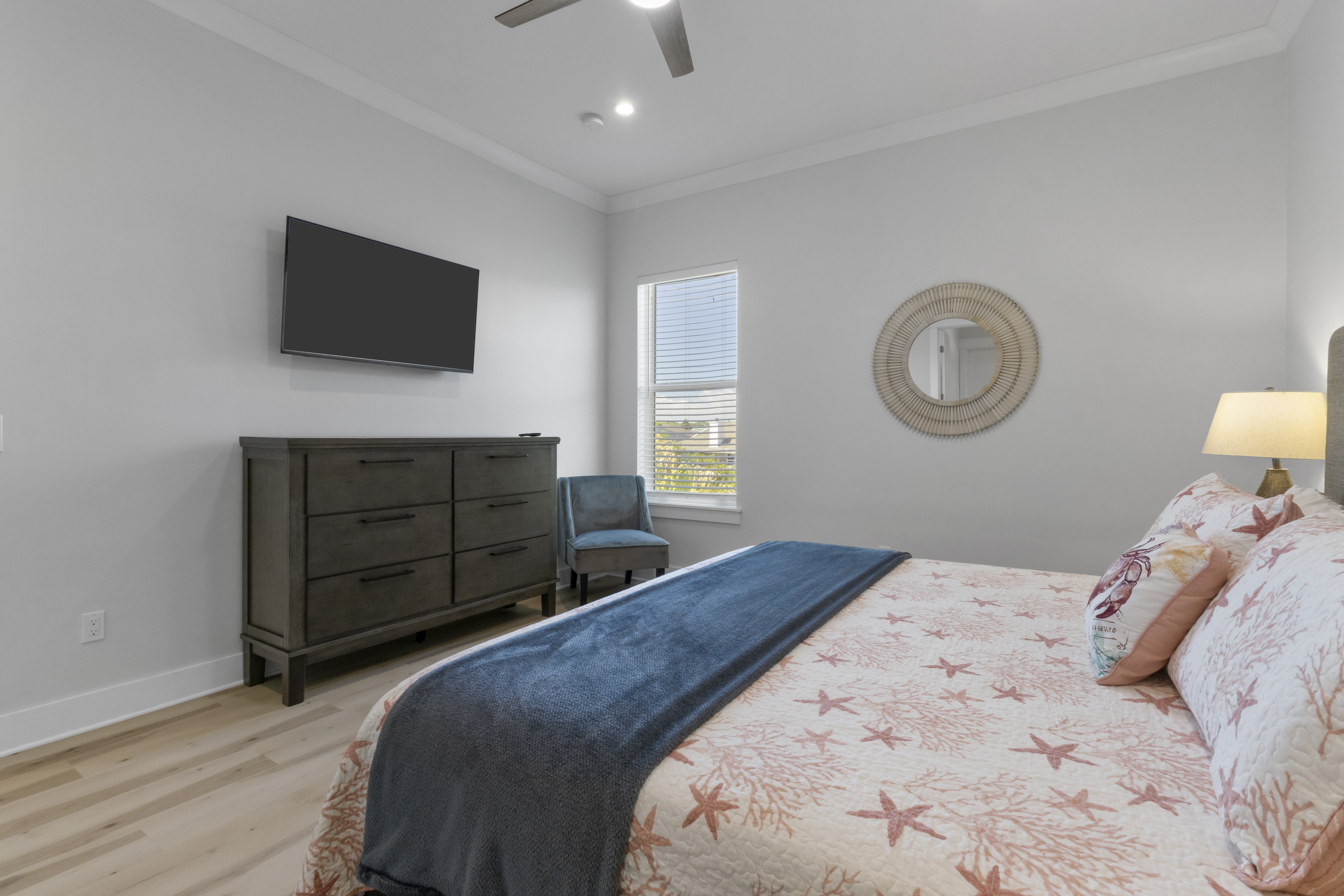 Second floor king guest room