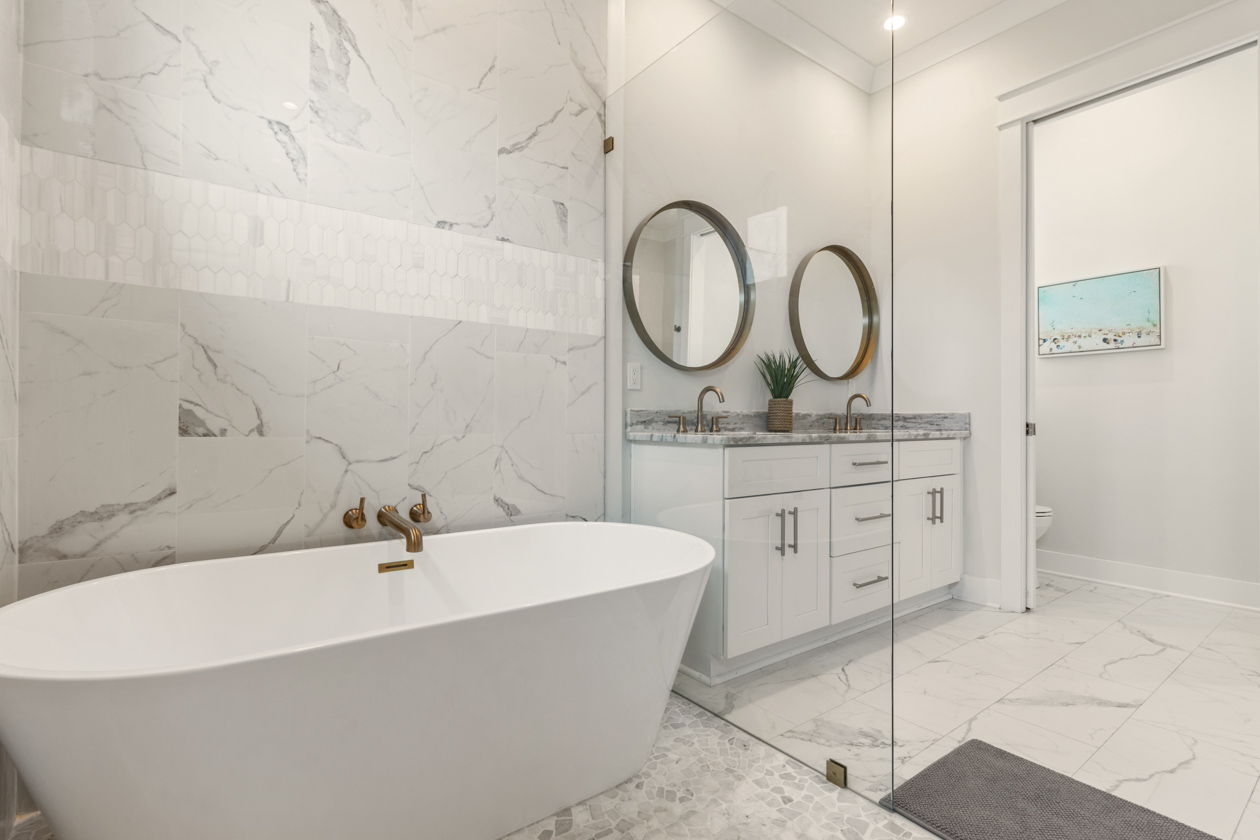 Spa like soaking tub in primary suite