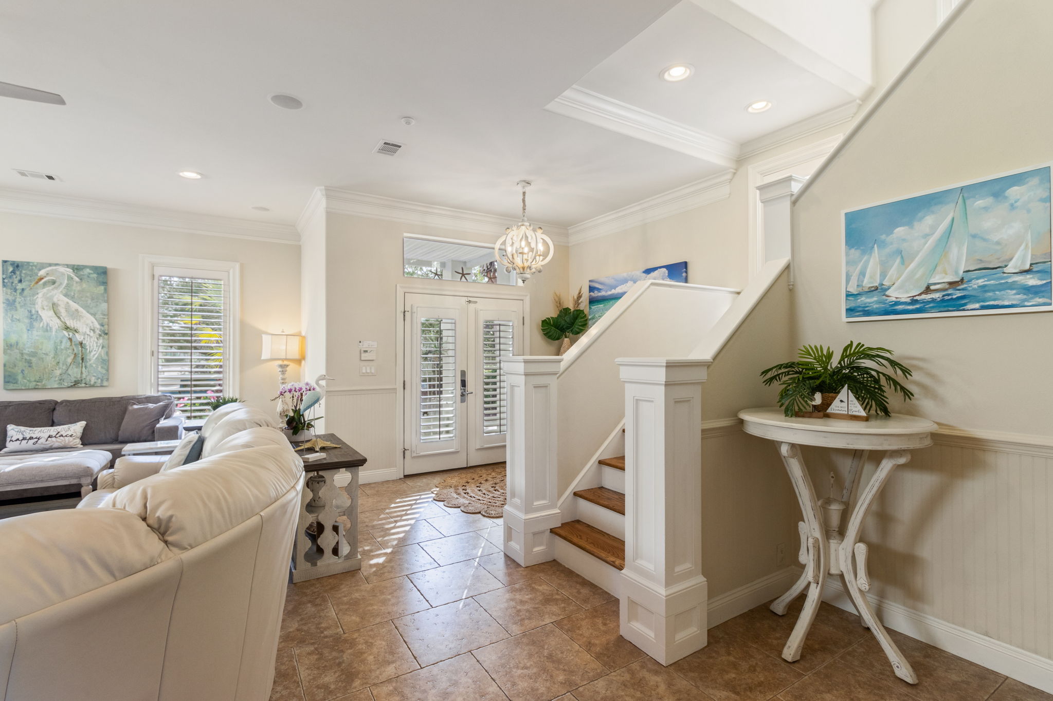 Spacious stairway to second floor