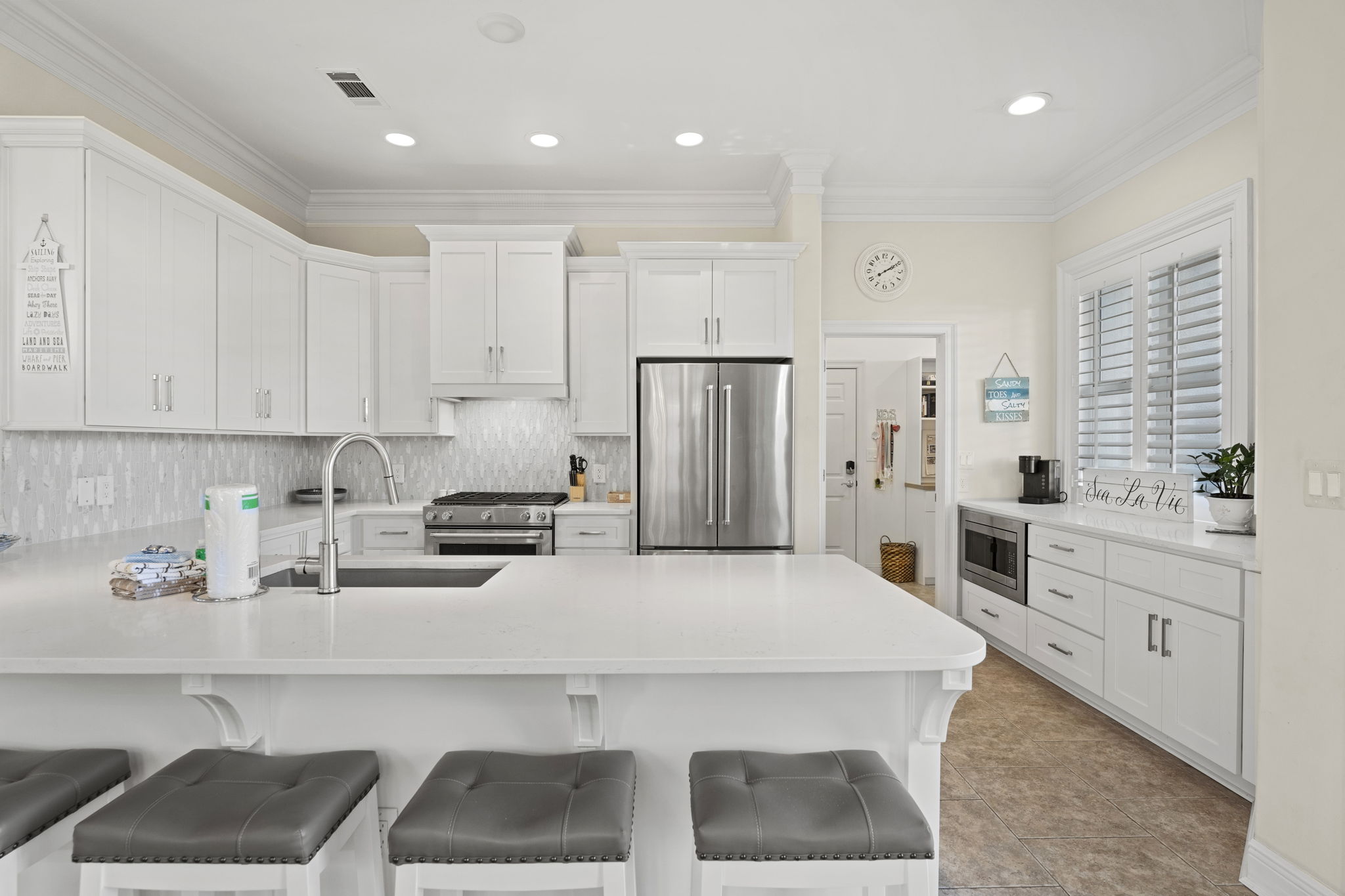 Fully equipped kitchen