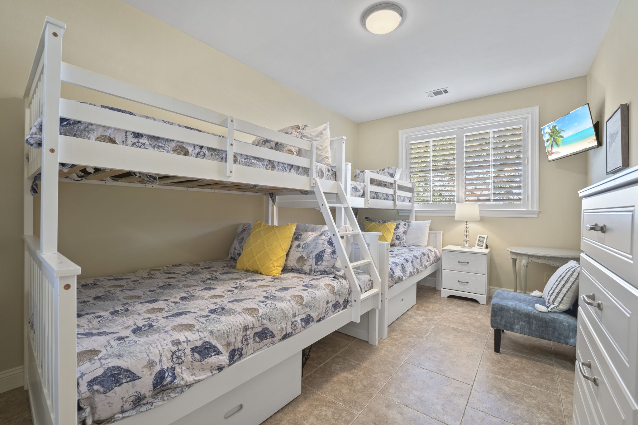 Fun bunk room - second floor