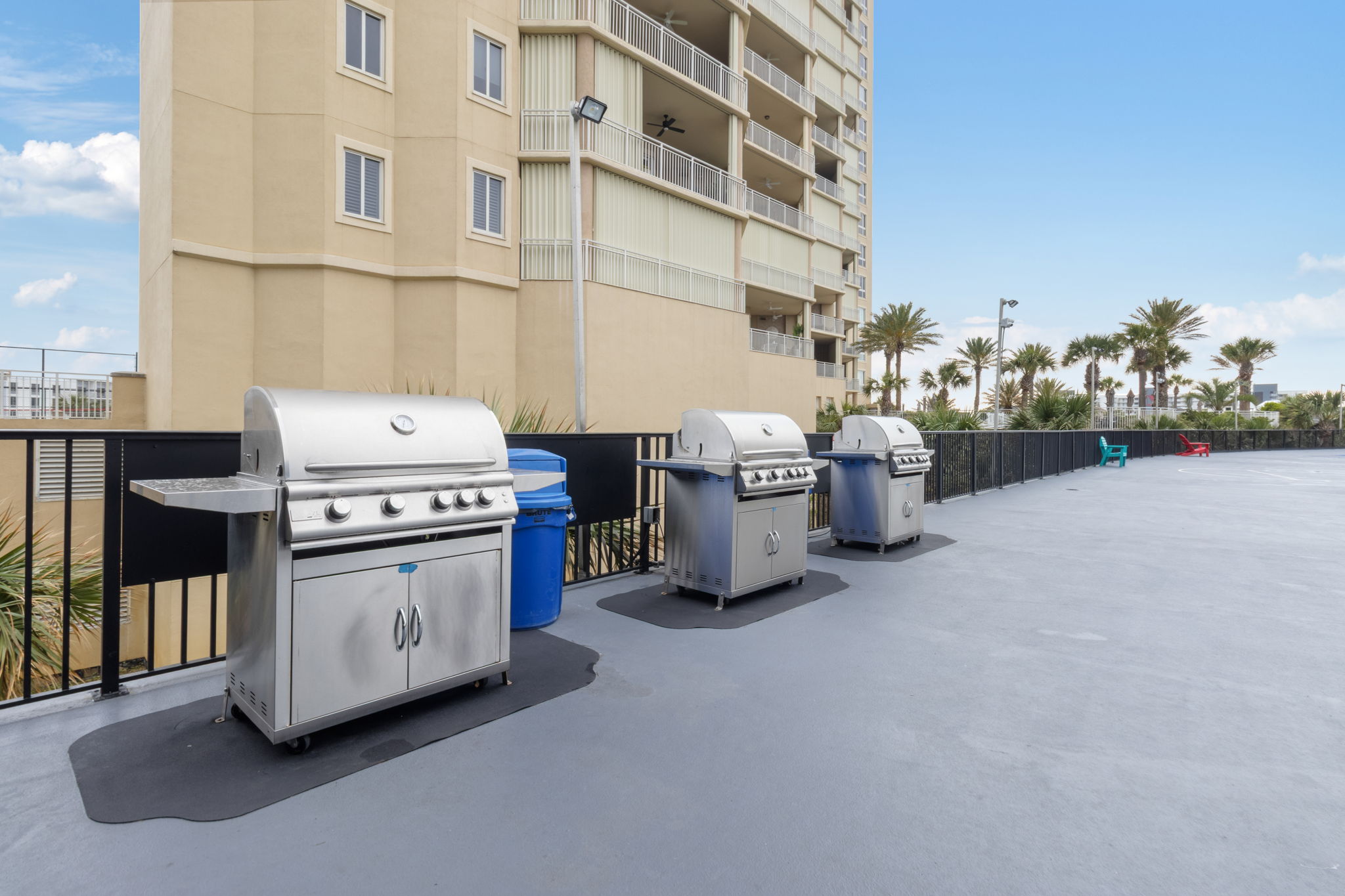 Community gas grills