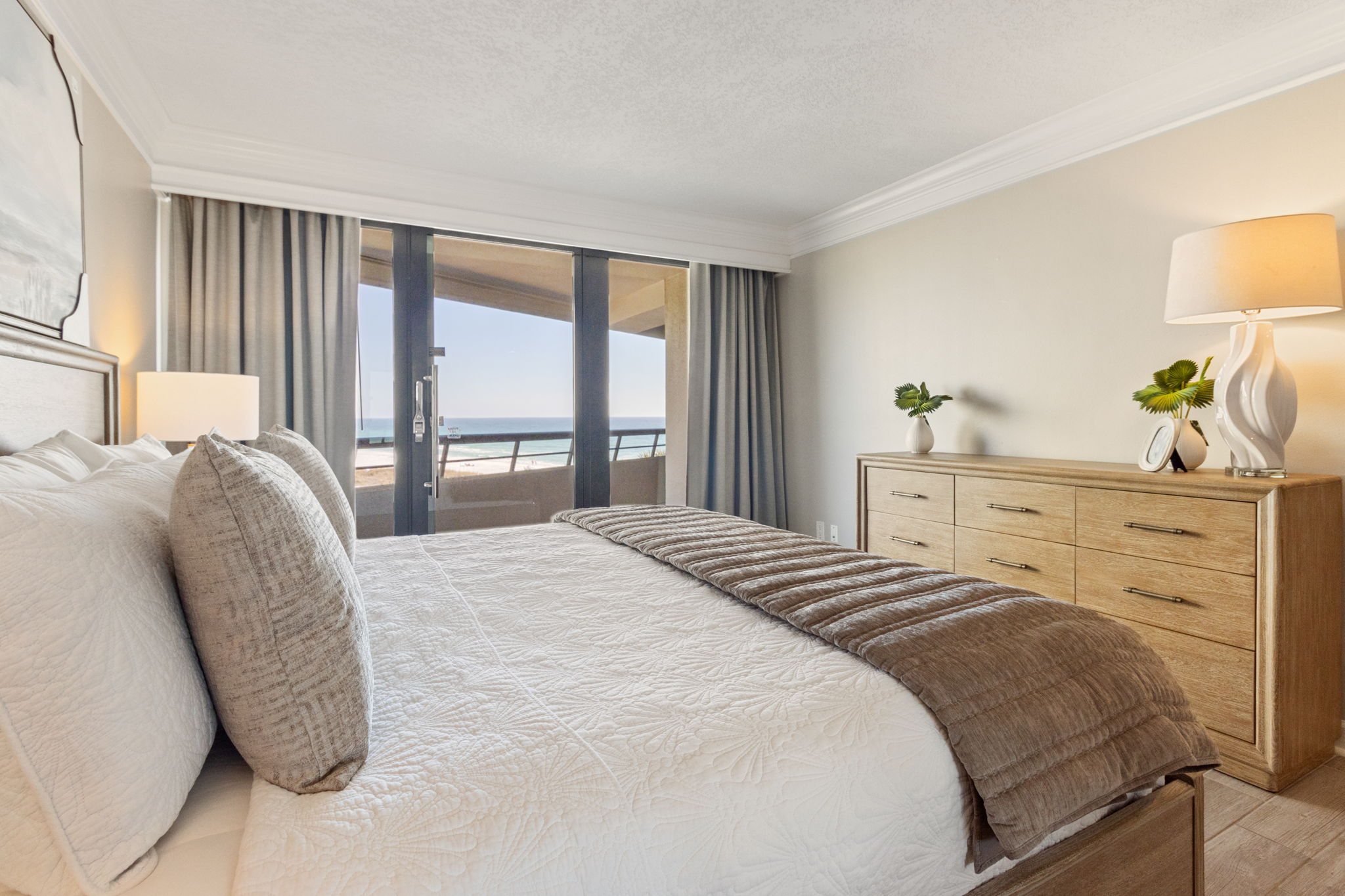 Primary suite with king bed