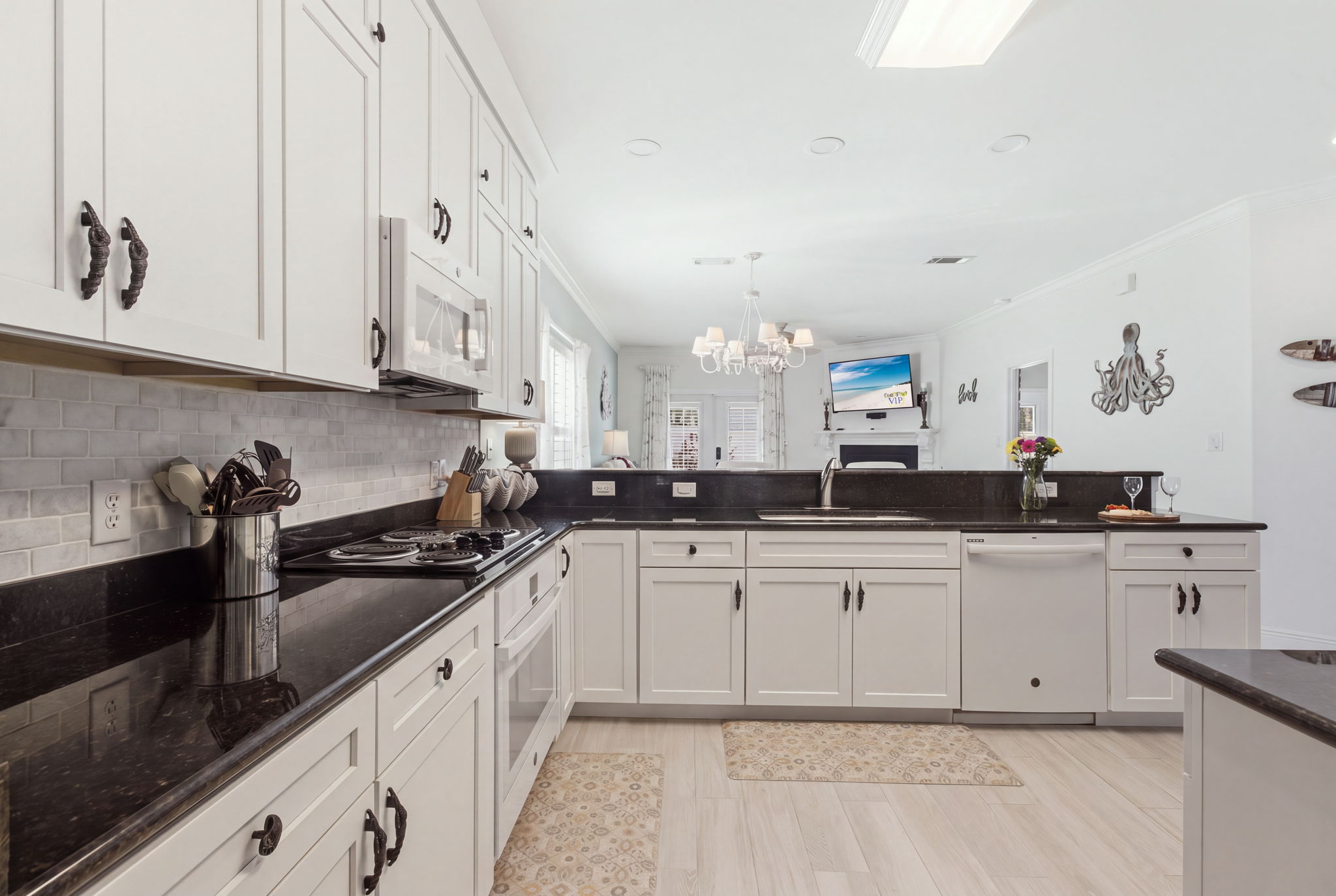 Open kitchen to living room floorplan