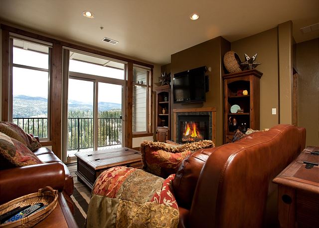 New Luxury Condo Steps to Lifts - Amazing Views 2