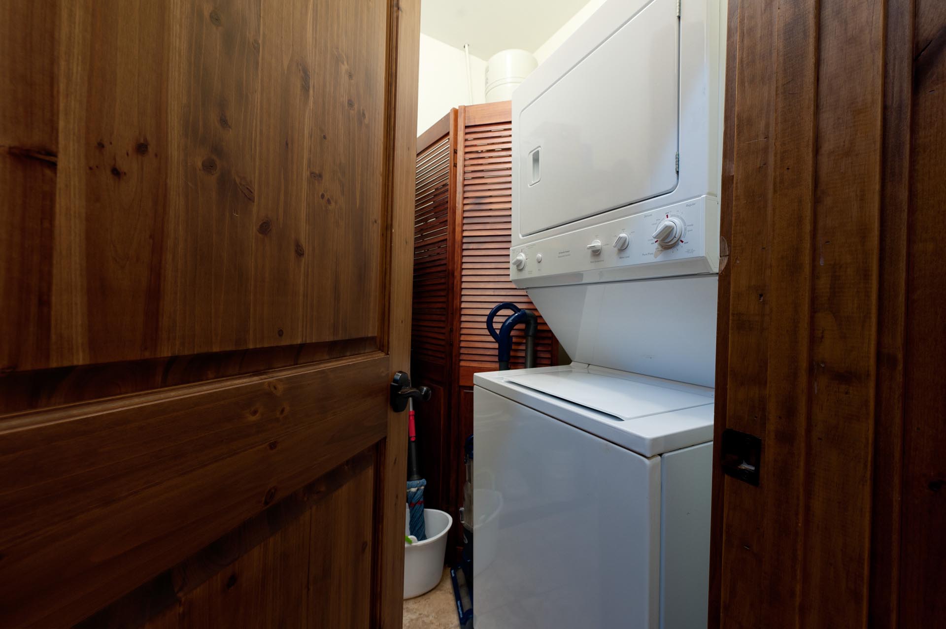 Full size washer/dryer in the condo (Laundry detergent provided)
