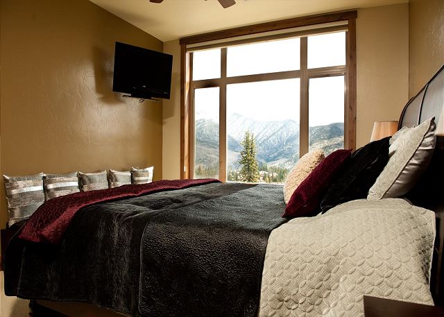 New Luxury Condo Steps to Lifts - Amazing Views 10