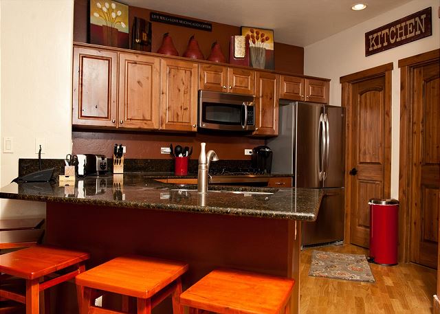 New Luxury Condo Steps to Lifts - Amazing Views 7