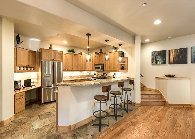 Largest Black Bear Townhome - Ping Pong Table - on Demand Ski Shuttle 4