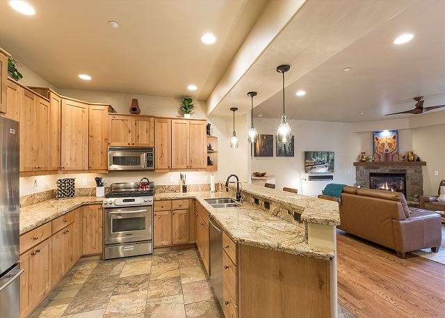 Largest Black Bear Townhome - Ping Pong Table - on Demand Ski Shuttle 3