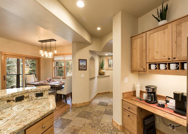 Largest Black Bear Townhome - Ping Pong Table - on Demand Ski Shuttle 5