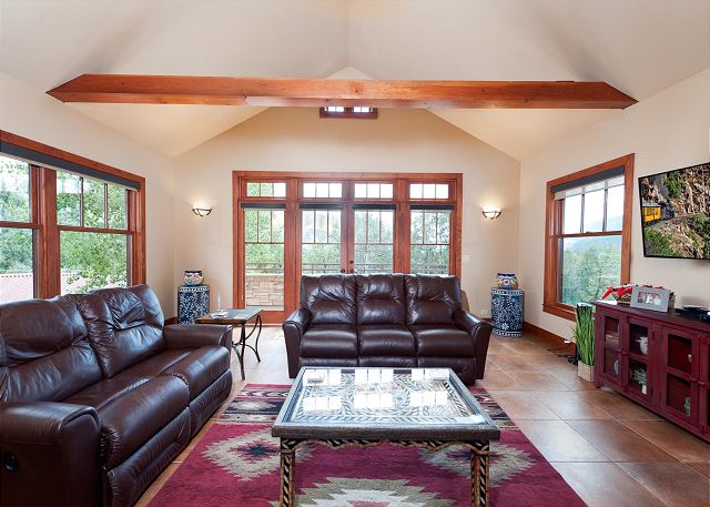 Luxury Home on 3 acres w/ Awesome Views - 10 Miles North of Downtown Dgo - AC 7