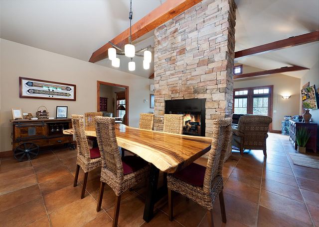 Luxury Home on 3 acres w/ Awesome Views - 10 Miles North of Downtown Dgo - AC 10