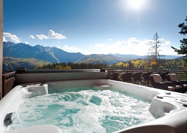 Luxury Townhome - Huge Deck with Amazing Views - Hot Tub - Steps to Lifts 3