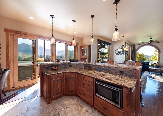 Luxury Townhome - Huge Deck with Amazing Views - Hot Tub - Steps to Lifts 10