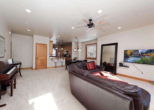 Luxury Townhome - 4 Miles from Downtown - AC in Bedrooms 2