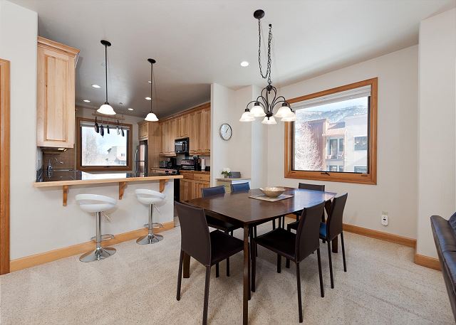 Luxury Townhome - 4 Miles from Downtown - AC in Bedrooms 7