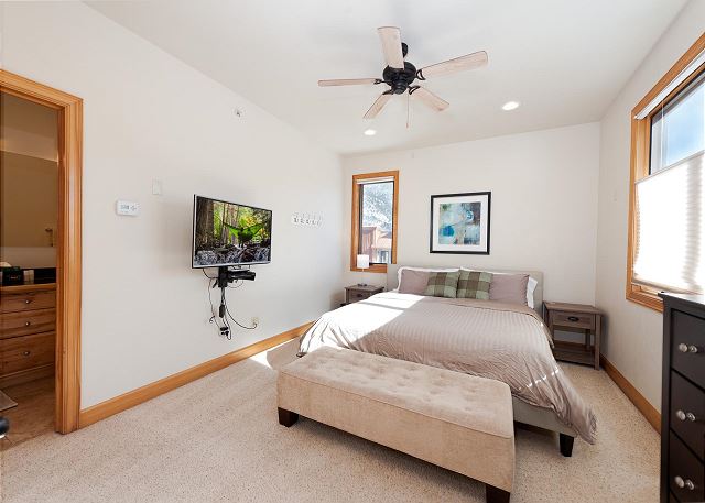 Luxury Townhome - 4 Miles from Downtown - AC in Bedrooms 10