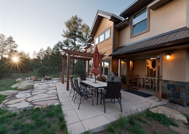 Custom Home - 3 Acres - 9 Min to DGO - Hot Tub/Fire Pit/Ping Pong/Arcade Game 2