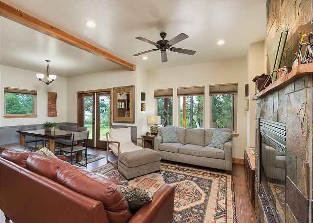 Custom Home - 3 Acres - 9 Min to DGO - Hot Tub/Fire Pit/Ping Pong/Arcade Game 9