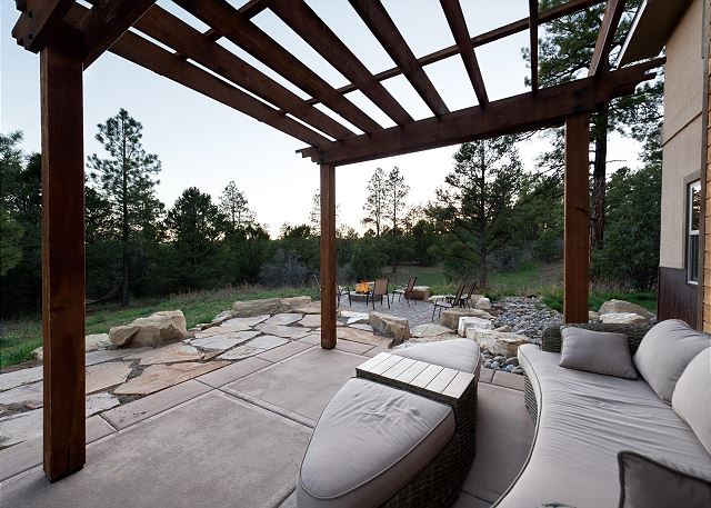 Custom Home - 3 Acres - 9 Min to DGO - Hot Tub/Fire Pit/Ping Pong/Arcade Game 4