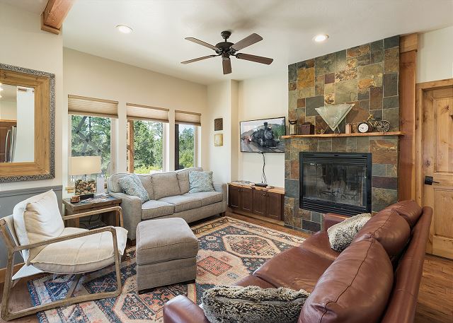 Custom Home - 3 Acres - 9 Min to DGO - Hot Tub/Fire Pit/Ping Pong/Arcade Game 10