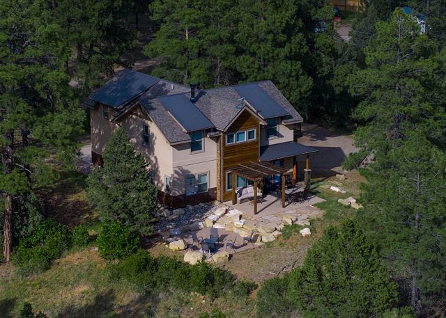 Custom Home - 3 Acres - 9 Min to DGO - Hot Tub/Fire Pit/Ping Pong/Arcade Game 2