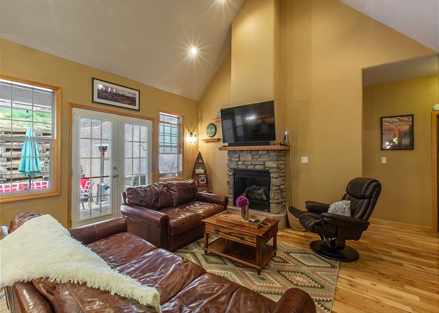 Close to Downtown - Two Ensuite Bedrooms - Private Back Deck Area - Sleeps 8 5