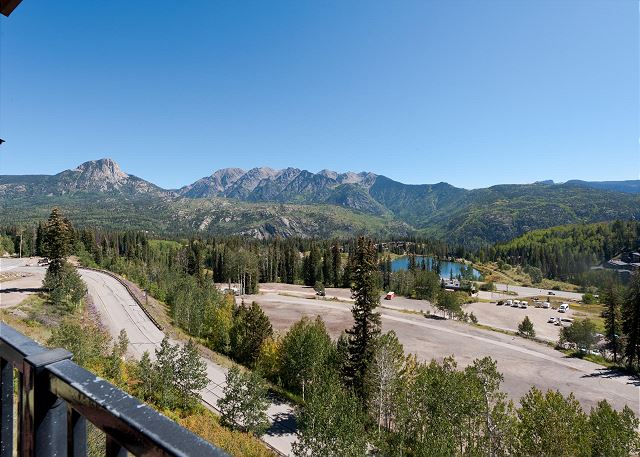 Peregrine Point Condo Steps to Lifts - AC/Amazing Views 9