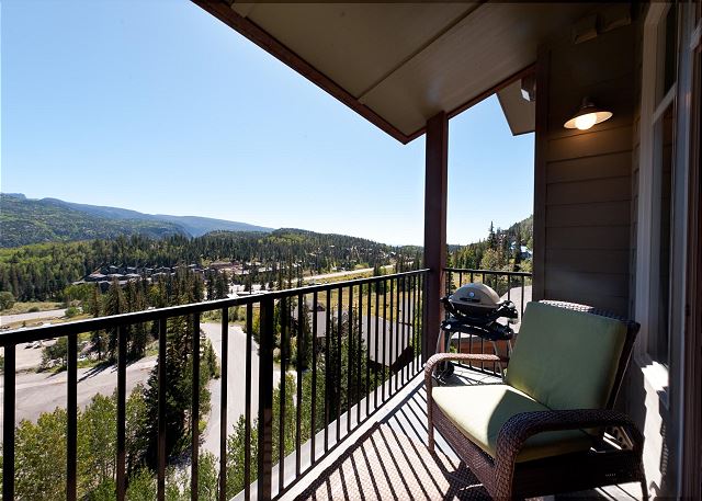 Peregrine Point Condo Steps to Lifts - AC/Amazing Views 10