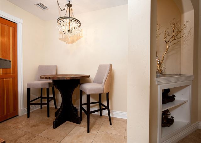 Downtown Luxury Condo - 1 Block to Main Street and Train 9