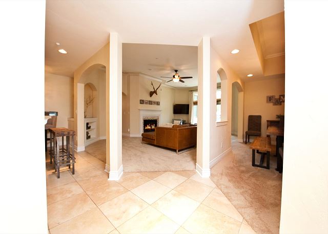 Downtown Luxury Condo - 1 Block to Main Street and Train 10