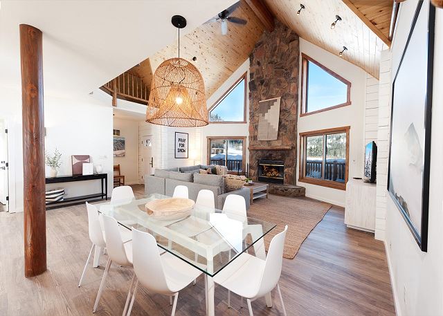 Modern Log Cabin - Incredible Views - 3 Min to Purg - Private Hot Tub 4