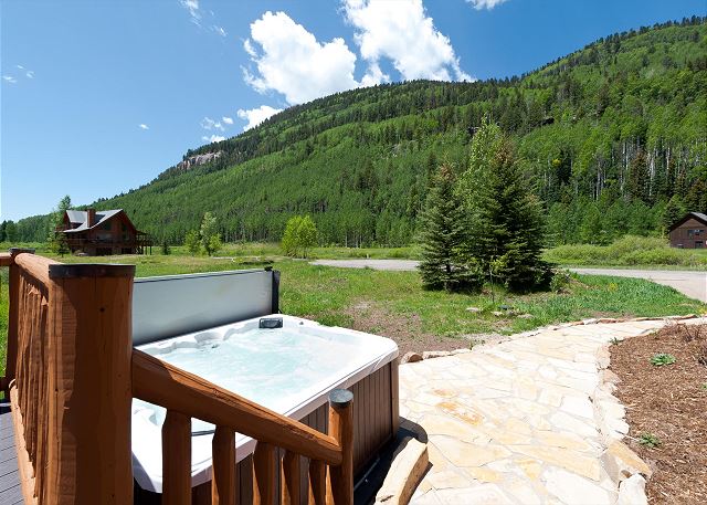 Modern Log Cabin - Incredible Views - 3 Min to Purg - Private Hot Tub