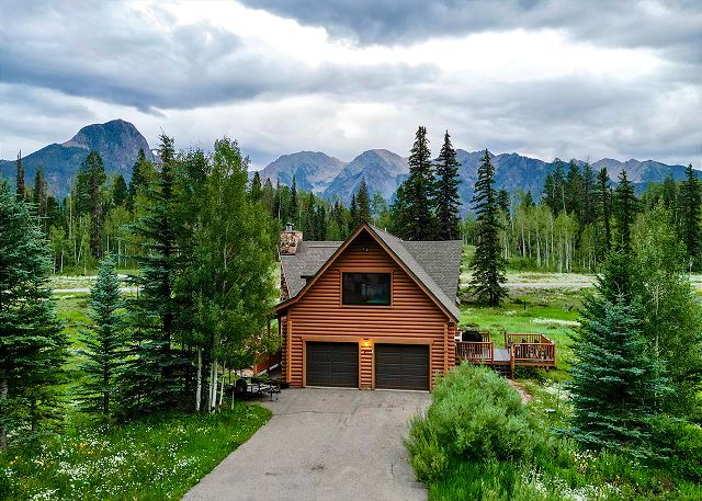 Modern Log Cabin - Incredible Views - 3 Min to Purg - Private Hot Tub 3