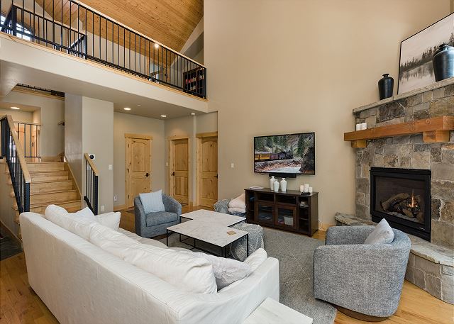 Home Across from Purg - Hot Tub/Pool Table and Great Views - Shuttle 5