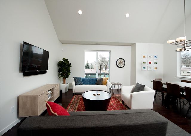 New Pet Friendly Award Winning Condo - 10 Minute walk to downtown Durango 2